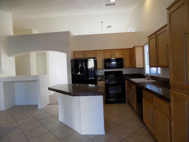 Building Photo - Single Story 4 Bedroom