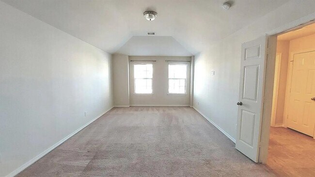 Foto del edificio - 7907 Bachwood Dr Dr
