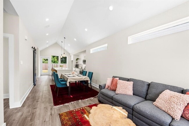 Building Photo - 6832 Morrow St