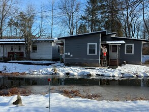 Building Photo - 3121 Oak Grove Dr