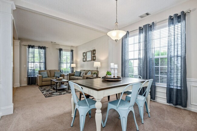 Foto del edificio - 206 Persimmon Tr