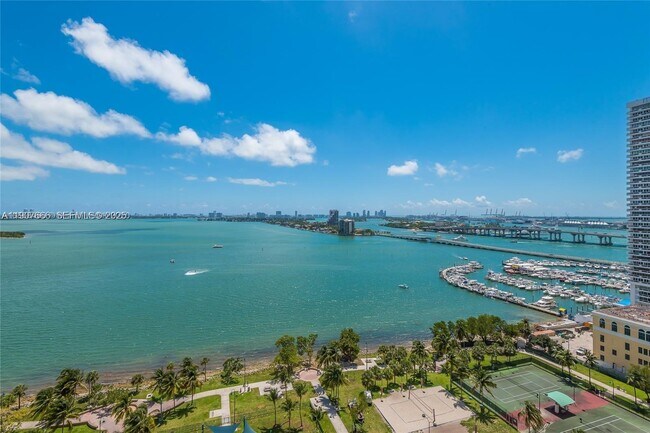 Foto del edificio - 488 NE 18th St