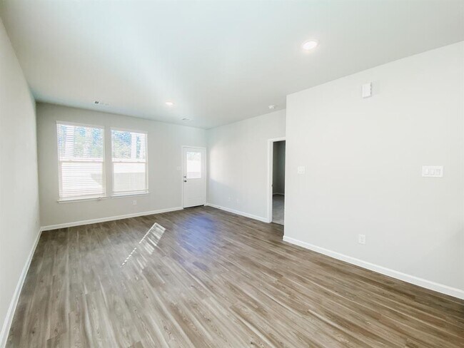Building Photo - 16619 Aurora St