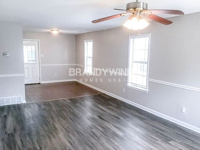 Building Photo - One Month Free Move-in Special!!