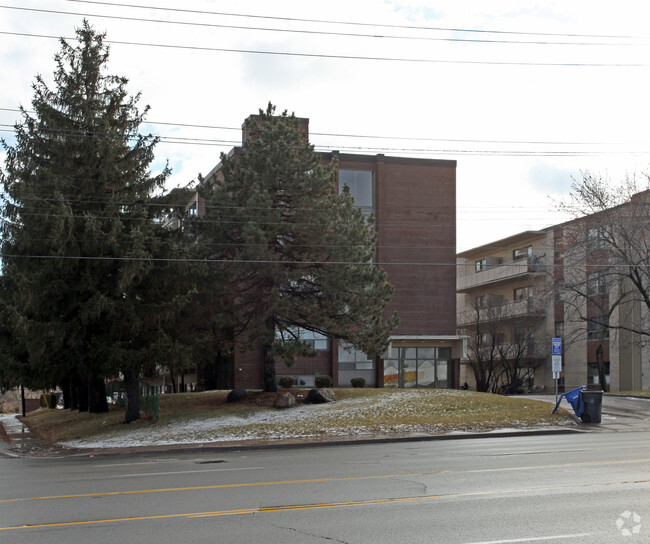 Building Photo - 1191 Ellesmere Rd