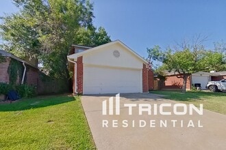 Building Photo - 404 Moss Hill Dr