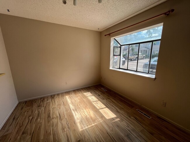 Building Photo - 2924 Ross Dr