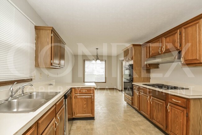 Building Photo - Stunning 3 Bedroom with Vaulted Ceilings!
