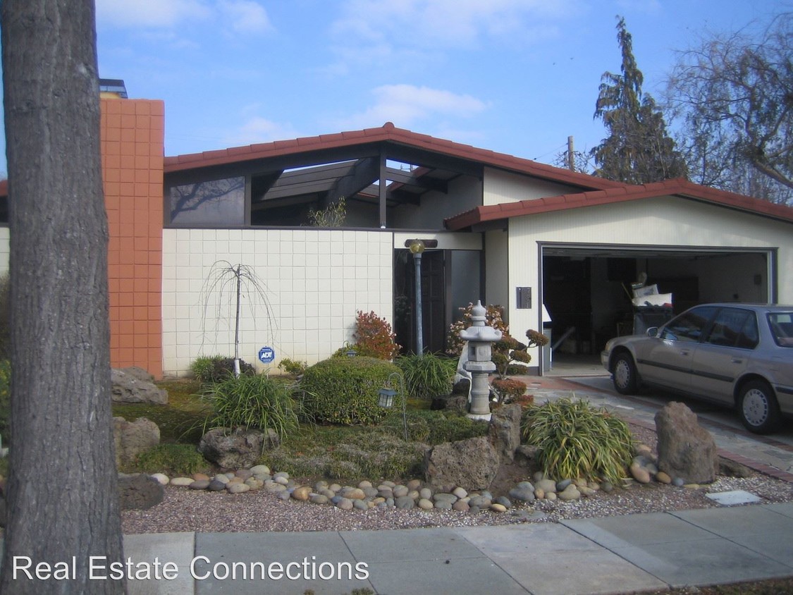 Primary Photo - 731 Bantry Ct