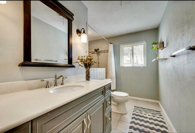 Foto del edificio - 4809 Blaney Ave