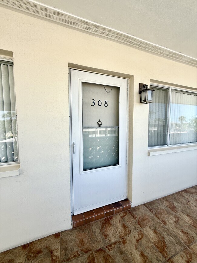 Foto del edificio - 1235 S Highland Ave