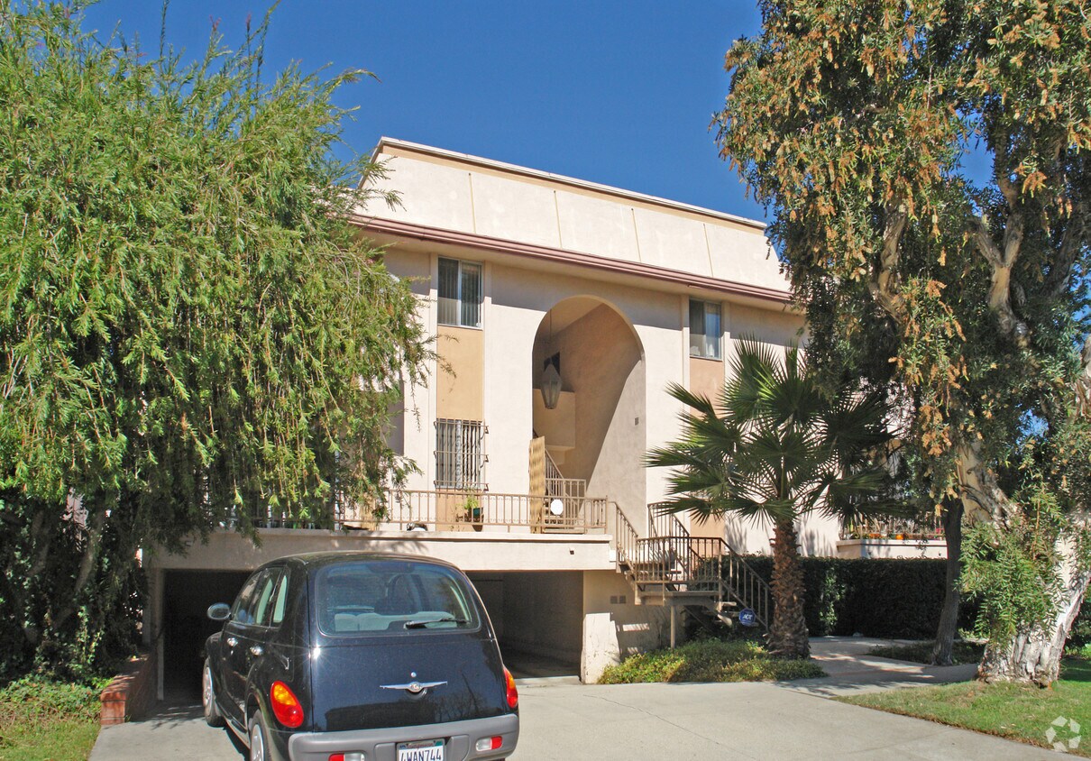 Primary Photo - 10961 ROSE Ave