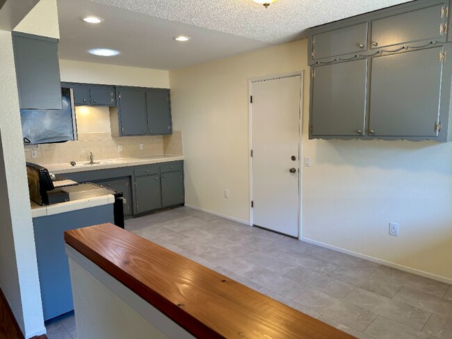 Foto del edificio - 480 Highland Dr