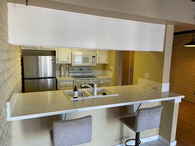 Foto del edificio - BOAT DOCK!  UNFURNISHED Tahoe Keys condo --   12 month lease