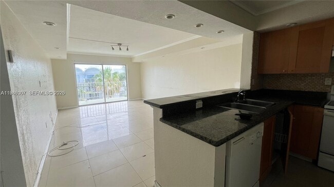 Foto del edificio - 486 NW 165th St