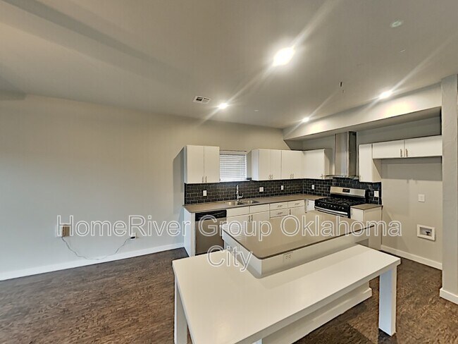 Foto del edificio - 17604 Hampton Park Dr
