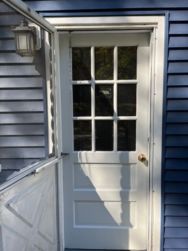 Foto del edificio - 1-Bedroom Apartment with Private Entrance ...