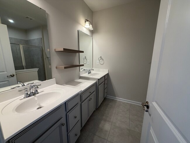 Building Photo - 677 Crudent Rd