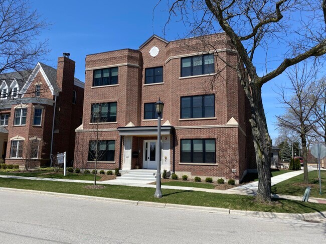 Foto del edificio - 1401 W Cossitt Ave