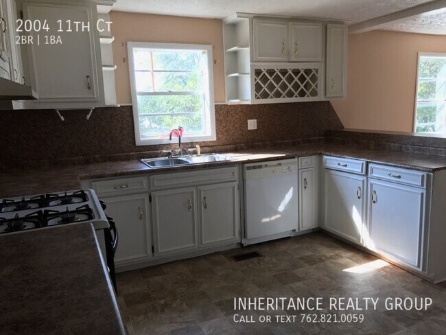 Building Photo - Afordable & Spacious!!!