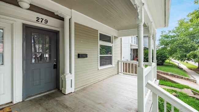 Building Photo - 279 Hudson Ave