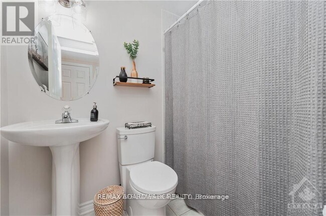 Photo du bâtiment - 121 Robson Ct