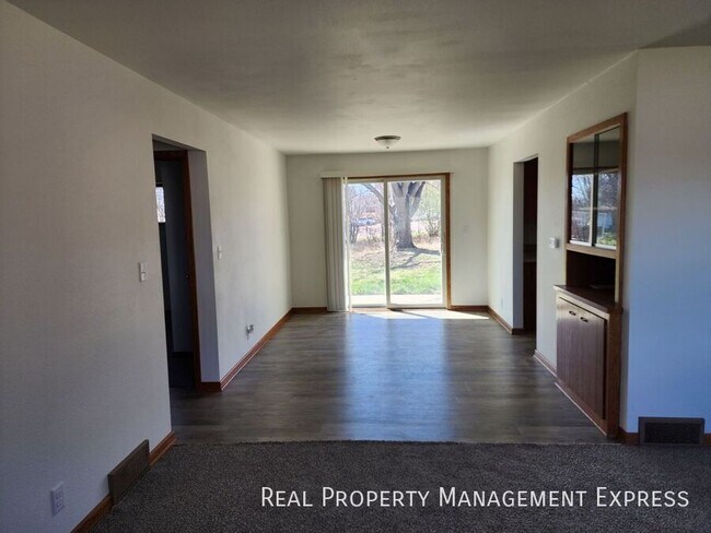 Foto del edificio - Spacious 2 Bedroom, 2 Bath Home in the Heart of Dell Rapids