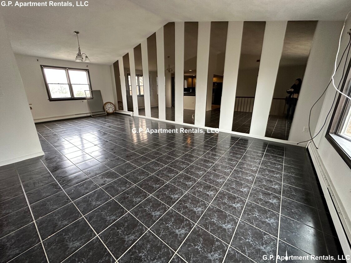 Primary Photo - 65 Kennedy Dr