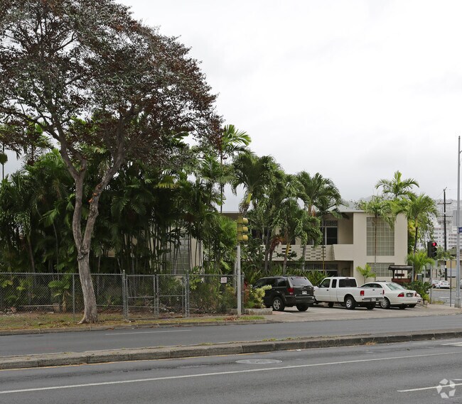 Building Photo - 2424 Kapiolani Blvd