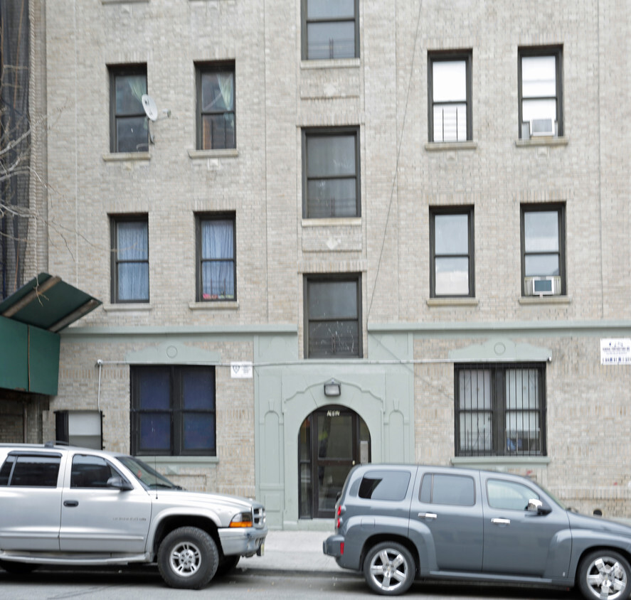 Building Photo - 2662 Valentine