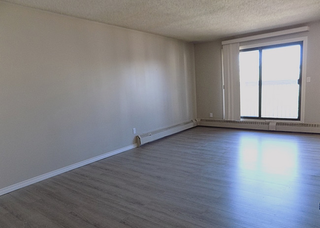 Photo du bâtiment - 8111-8196 StreetBlock D - 322