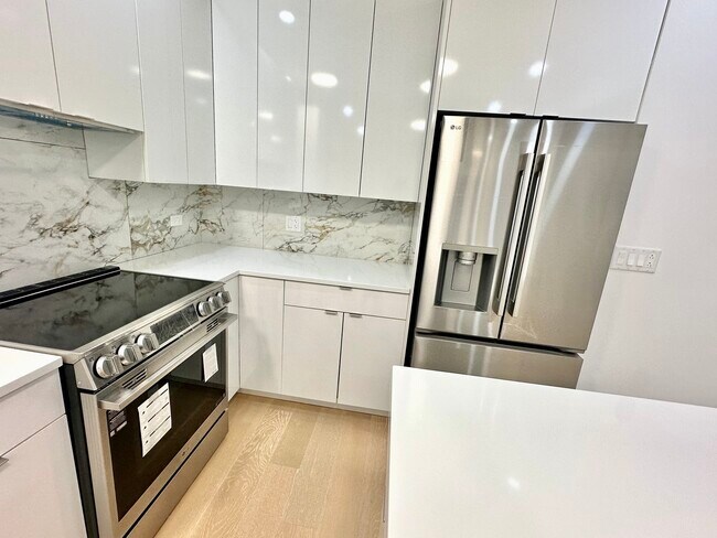 Foto del edificio - 5937 N Fairfield Ave