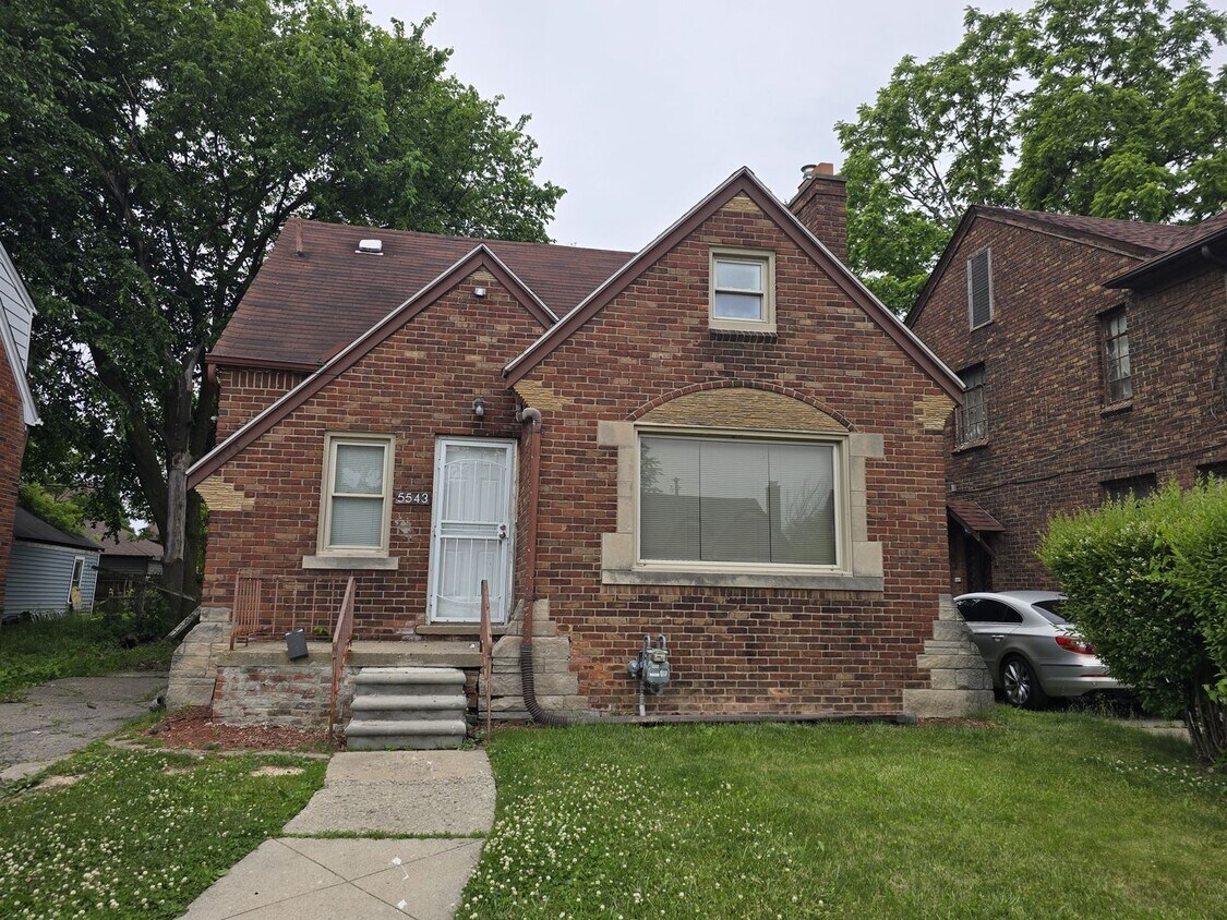 Primary Photo - 5543 Haverhill St