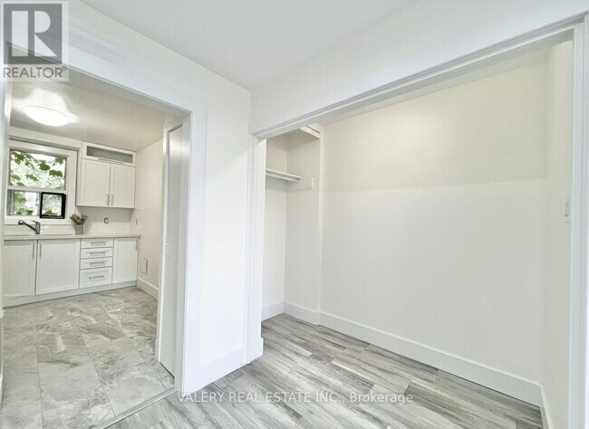 Building Photo - 15 Stavebank Rd S