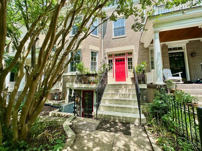 Foto del edificio - 1833 Lamont St NW
