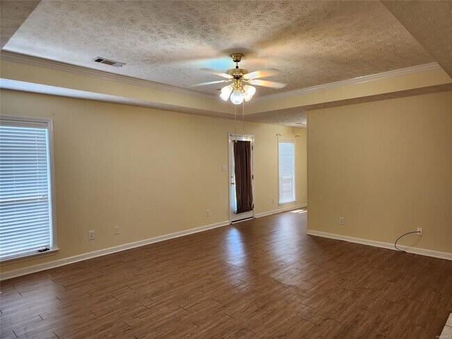 Building Photo - 105 Doss Ct
