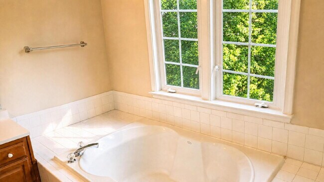 Foto del edificio - Spacious townhome