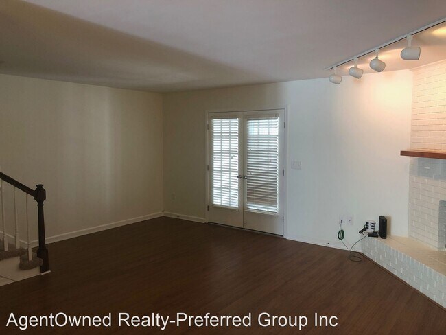 Building Photo - 3 br, 2.5 bath House - 1405 Ventura Place