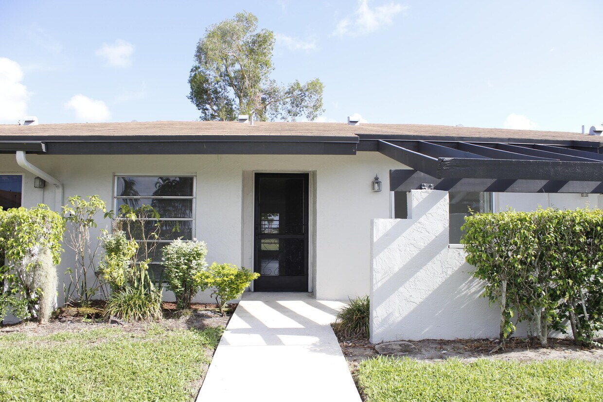 Foto principal - 5620 Queen Palm Ct