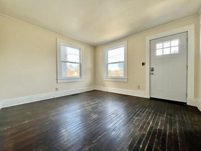 Building Photo - Pine 1123