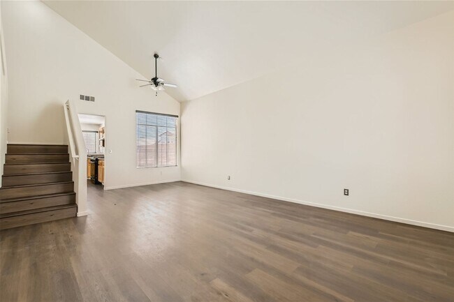 Foto del edificio - Stunning 4 Bedroom Home with SOLAR in SUMM...
