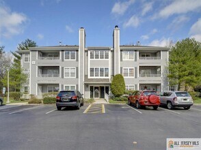 Building Photo - 110 Raintree Ct