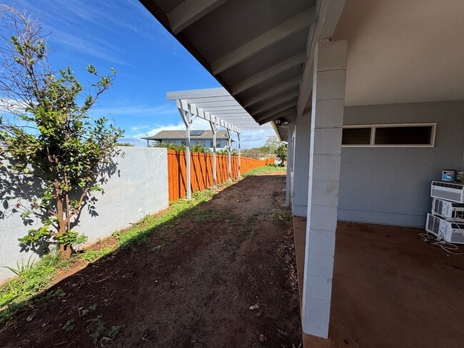 Building Photo - Cozy Lahaina Ohana