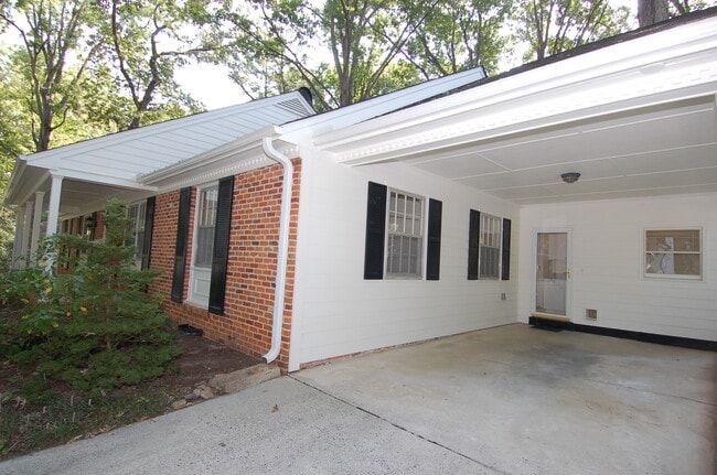 Building Photo - 5400 Emerson Dr