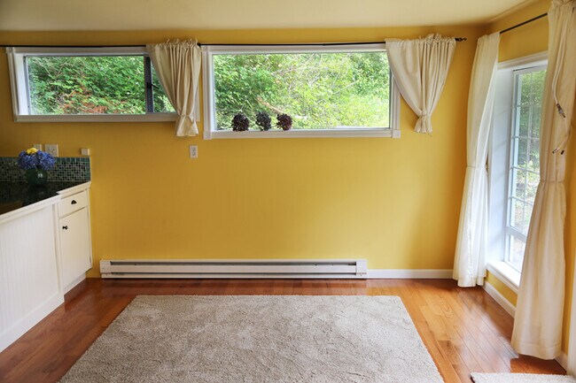 Dining area - 1808 Benson Rd