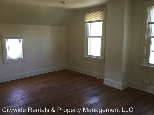 Foto del edificio - 5837 N 63rd St