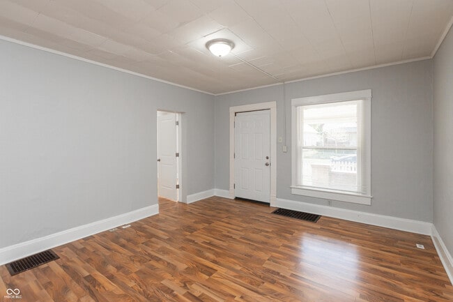 Building Photo - 330 N Holmes Ave