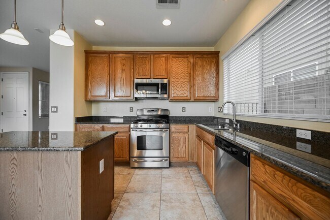 Foto del edificio - Lovely Home In Providence Community With P...