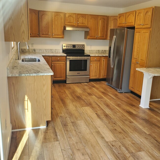 Building Photo - 396 Forest St