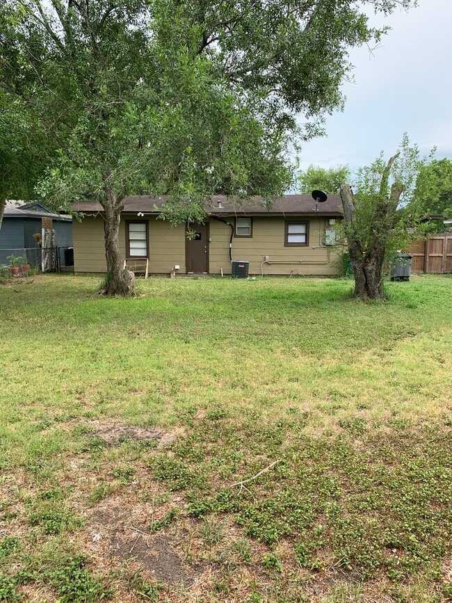 Building Photo - 706 E Polk Ave